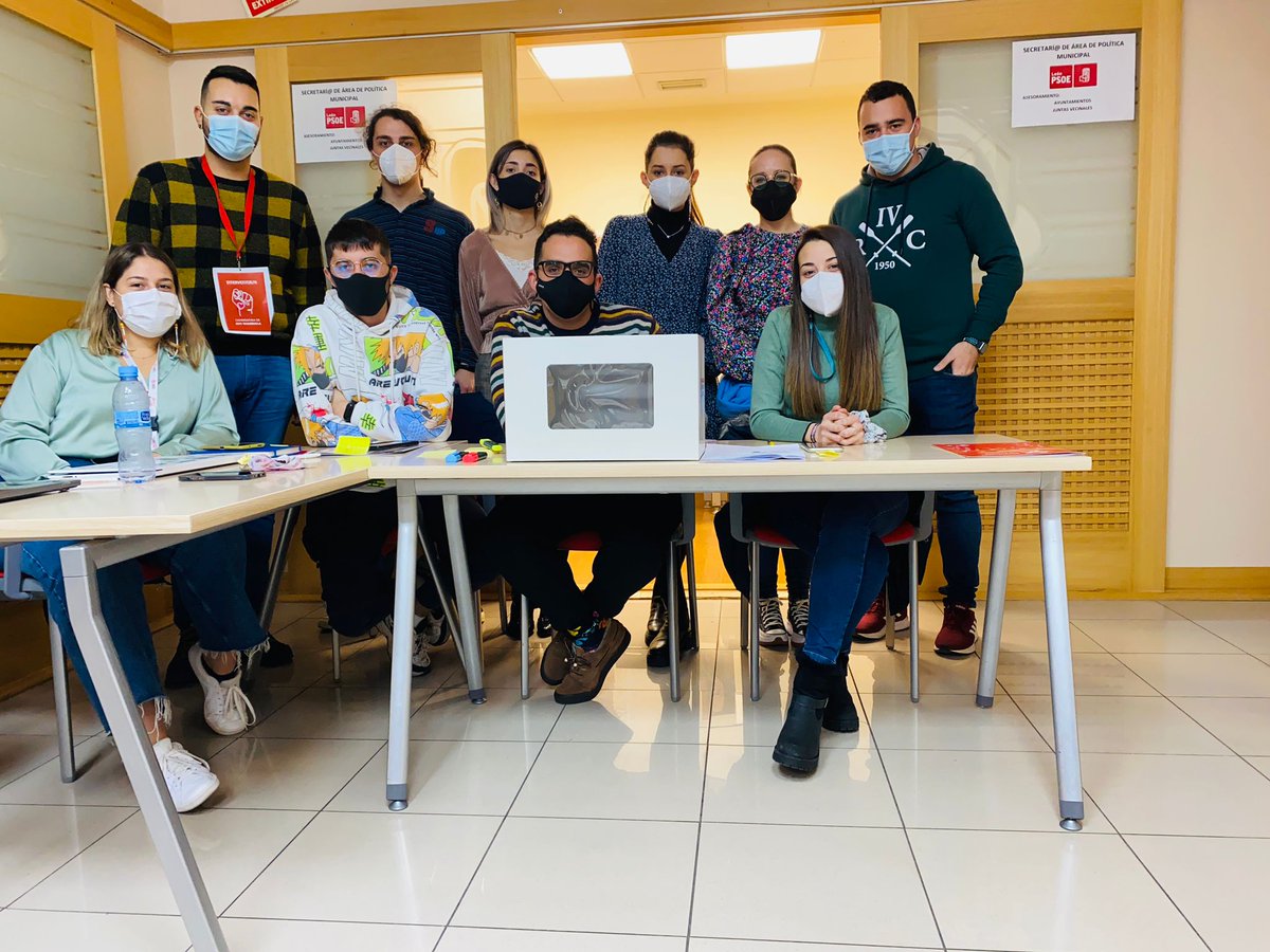 noeliaamf's tweet photo. Hoy ha sido un día histórico para las JSE, celebrando sus primeras primarias en 118 años. Un orgullo ser interventora en un proyecto que busca @volveraser__ .✊🏼🌹 https://t.co/nSvBjJFhU0