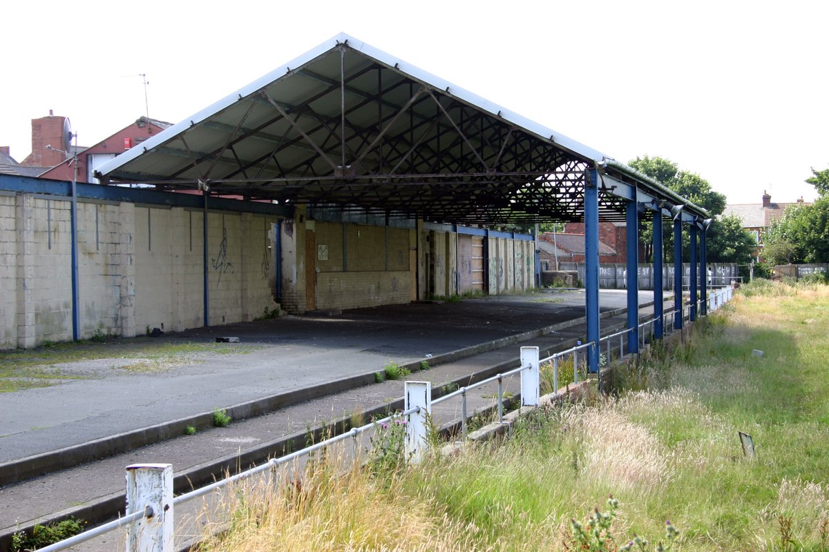 paul_gtastic's tweet photo. Ashington's Portland Park, pictured in July 2008 not long after the club vacated the ground. A Football League venue from 1921 to 1929, it also once hosted greyhound racing. The club now play at a ground in Woodhorn Lane. https://t.co/xOG6zofVd7