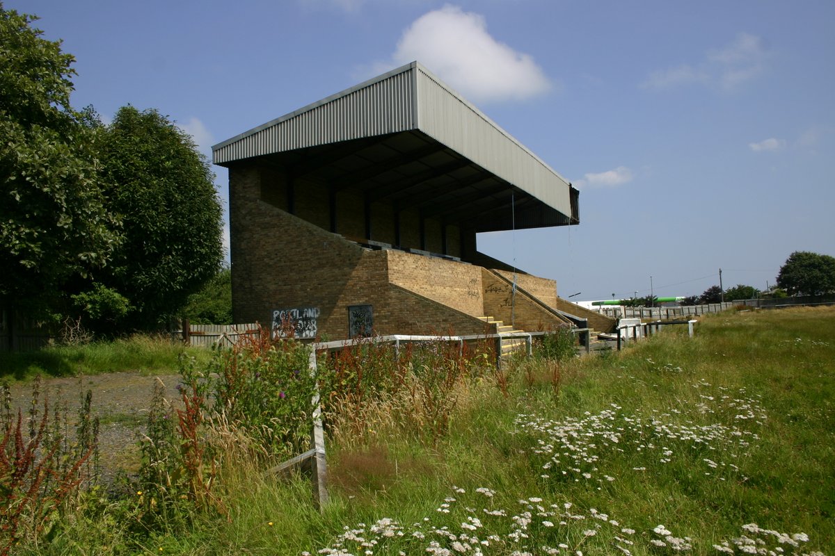 paul_gtastic's tweet photo. Ashington's Portland Park, pictured in July 2008 not long after the club vacated the ground. A Football League venue from 1921 to 1929, it also once hosted greyhound racing. The club now play at a ground in Woodhorn Lane. https://t.co/xOG6zofVd7