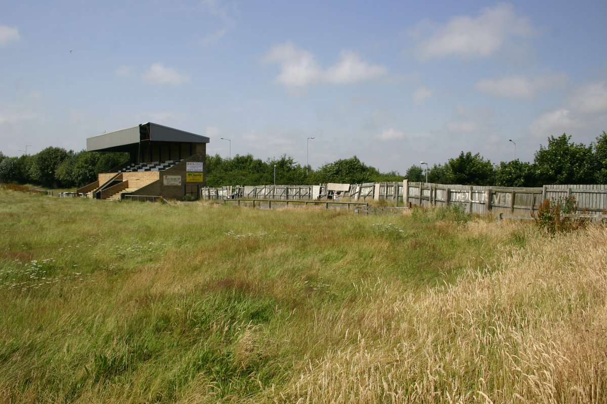 paul_gtastic's tweet photo. Ashington's Portland Park, pictured in July 2008 not long after the club vacated the ground. A Football League venue from 1921 to 1929, it also once hosted greyhound racing. The club now play at a ground in Woodhorn Lane. https://t.co/xOG6zofVd7