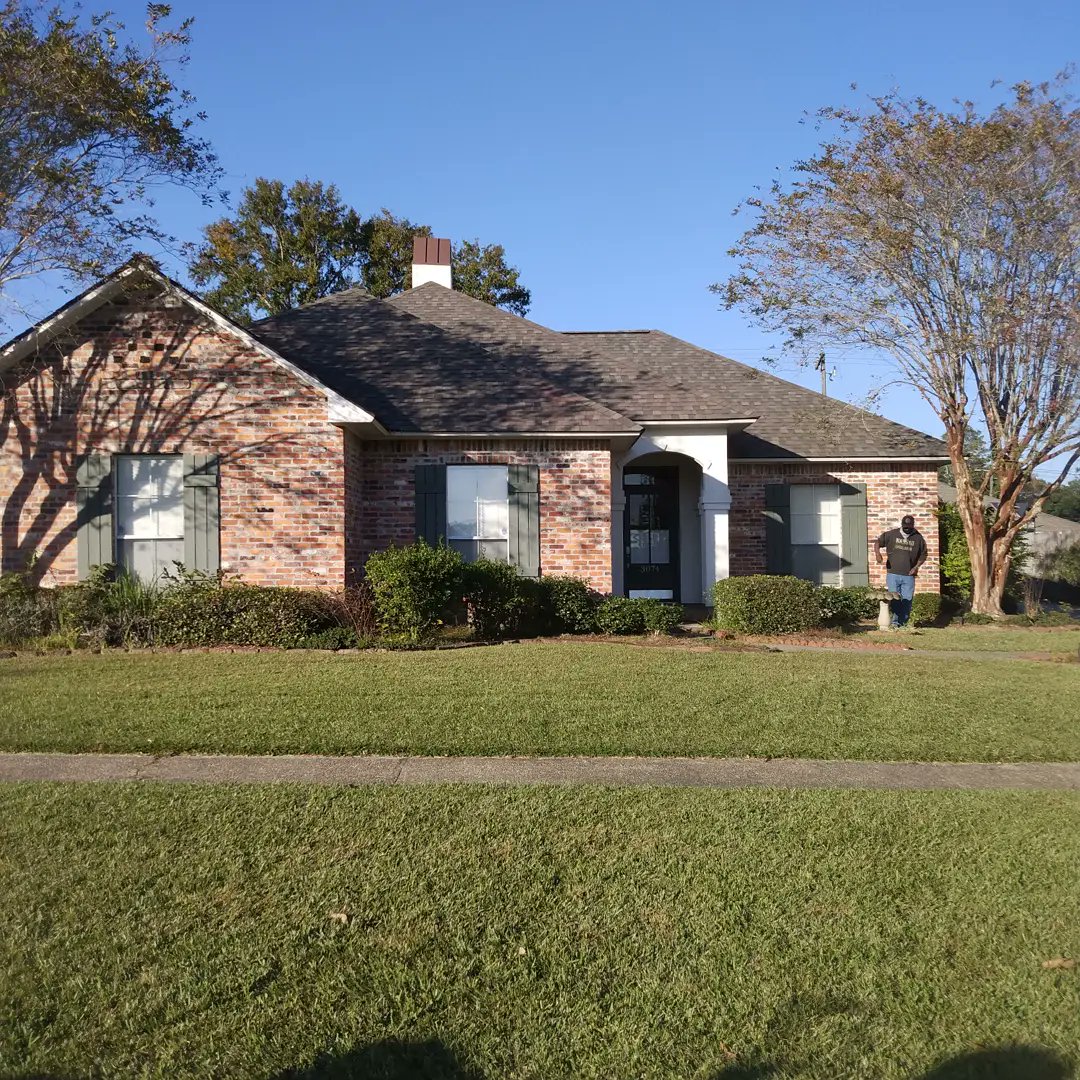 guidry_roofing's tweet photo. Great weather today for roofing. https://t.co/4JI1ro3mdT