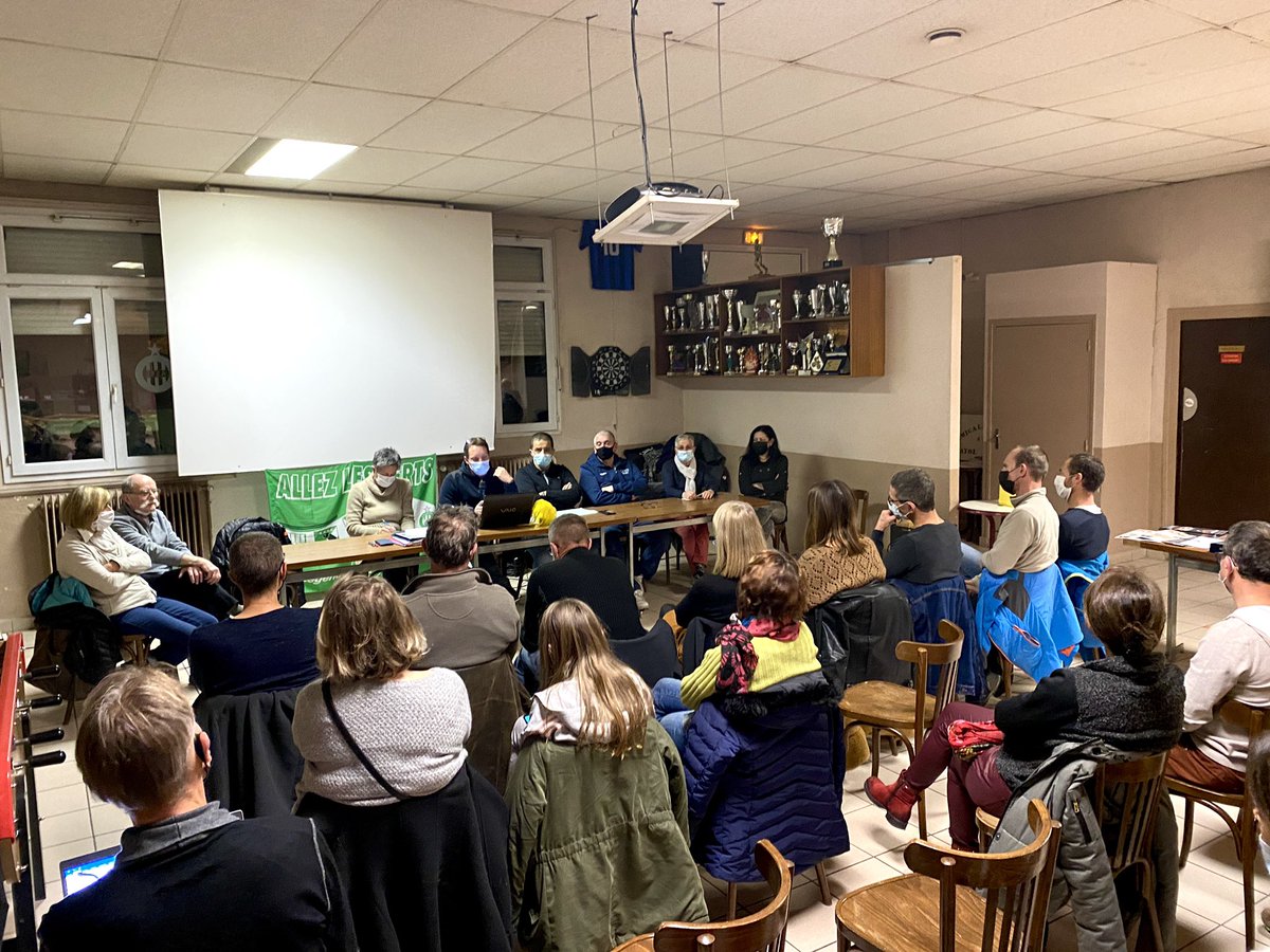 CDFFME42's tweet photo. Le CT profite de la période des AG pour visiter ses clubs après une saison compliquée marquée par la crise sanitaire. Vendredi soir , Andrée et François étaient à cimes et rocs puis aux cimes Veauchoises… https://t.co/E5c6ivdscA