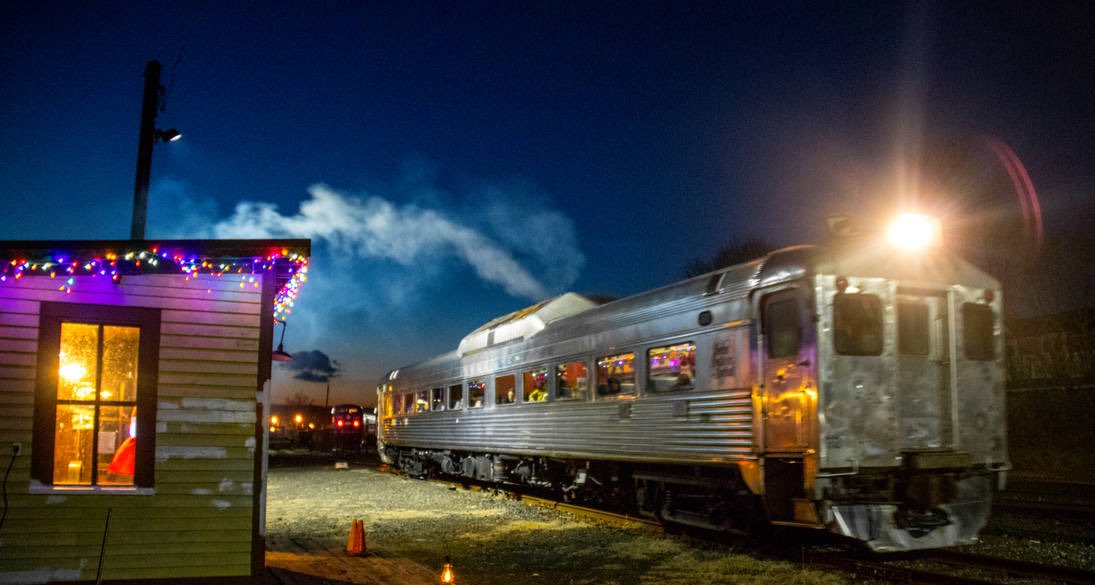 danburyrr's tweet photo. All aboard “The Snow Clipper” for the First Gift of Christmas Express! Tickets on sale now! https://t.co/bIyZdpQVdn https://t.co/1oBnZhnNgq