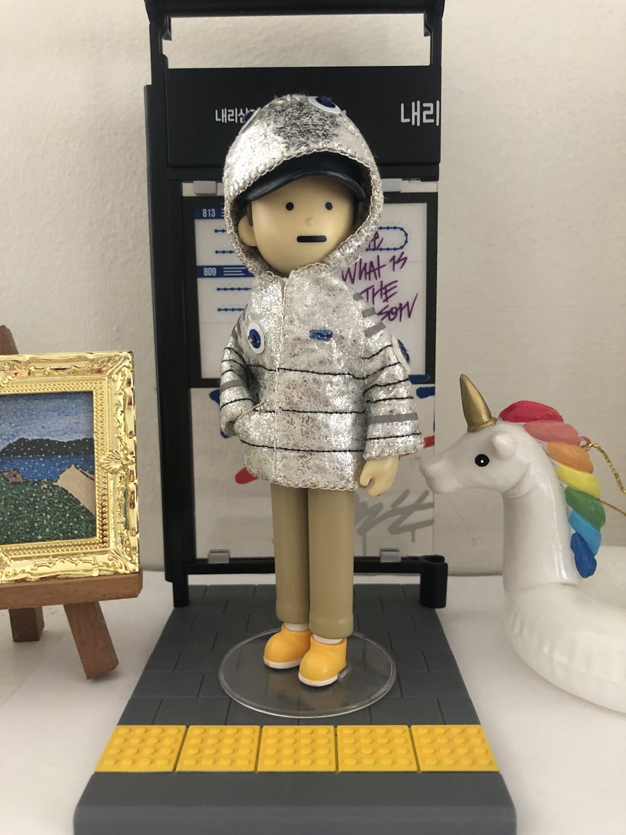 TinyJooning's tweet photo. 1/4 Here's my little astronaut Joon in his new concert outfit! It's inspired by the performance of Anpanman at MAMA in 2018, Namjoon's space suit and other members' silver jackets. More pictures in the thread!
https://t.co/I8YLuRrMY7 https://t.co/xEuAaW2d8B