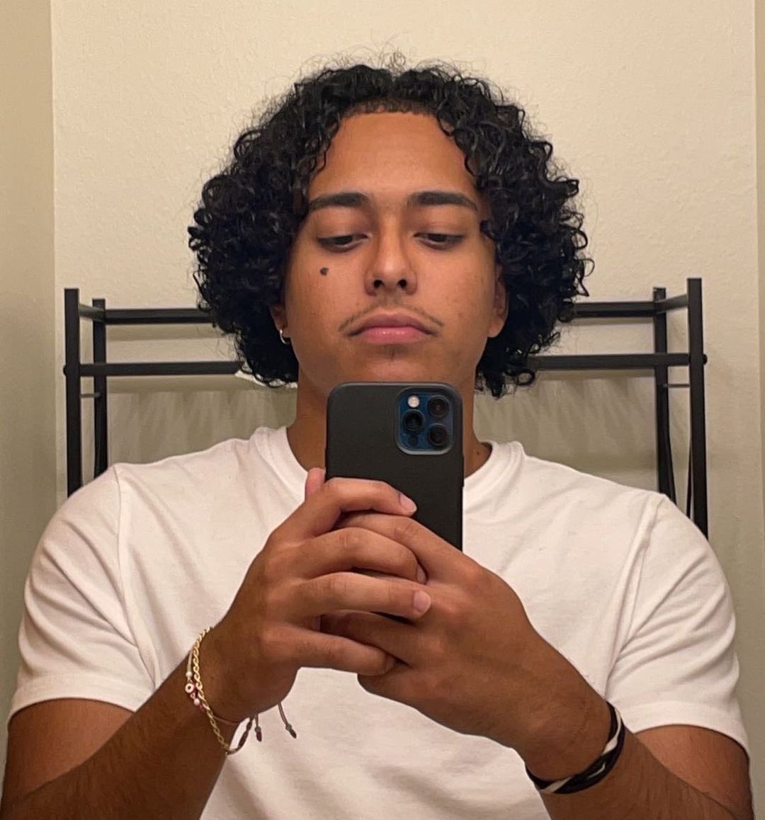 wellthatscdale's tweet photo. Rest In Peace to fellow SIU student Daniel Lobo who was killed in gun violence while visiting his hometown for thanksgiving yesterday. He was only 22. 🙏 https://t.co/HbW2kBKnjo