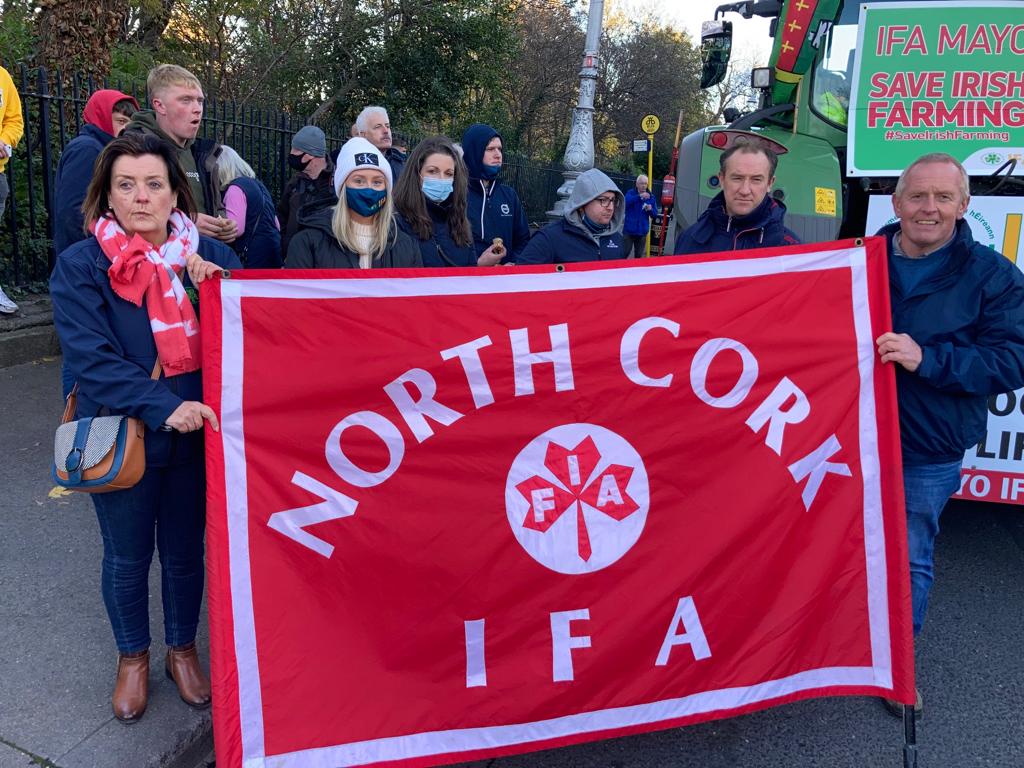 Big shout out to everyone who drove tractors to Dublin to support #SaveIrishFarming @ @ifamedia rally today in Merrion Square. 
#northcork 
<a href="/BuckleyCorney/">Corney Buckley</a>
<a href="/joehealyfarmer/">Joe Healy</a> 
<a href="/Erica43299203/">Erica O Keeffe Farmer</a> 
<a href="/CFarrellIFA/">Caroline Farrell</a>