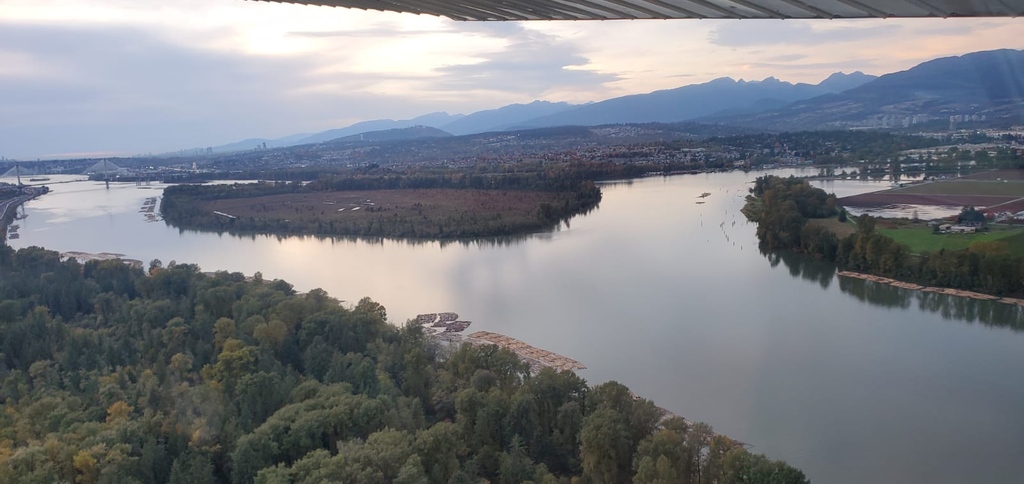 cfcaero's tweet photo. A beautiful shot, low over the Fraser River looking at Douglas Island.
.
#pilotlife #pilot #piloteyes #aviation #pilotview #lifeasapilot #whyifly #comeflywithme #explorebc #bctour #flybc #aviationlovers #beautifulbc #avgeek #aerialphotography #sightseeing #sightseeingtour https://t.co/5egHnd4HFe