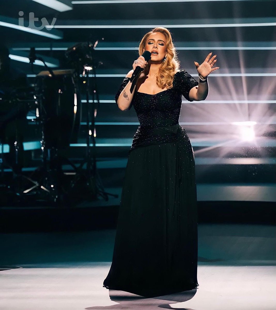 marissemurphy's tweet photo. What a voice #adele #AnAudienceWithAdele https://t.co/CQ2pQGzNoJ