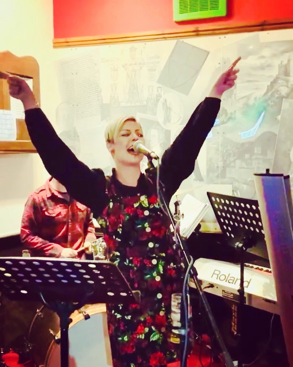 Cicio ‘Dystonia’ or ffordd am noson lansio albym 2 ‘O DAN YR WYNEB’ neithiwr. Braf bod yn nôl! 
<a href="/StiwdioAran/">Stiwdio Aran</a> <a href="/DystoniaUK/">Dystonia UK</a> <a href="/johnacalun/">john ac alun</a>