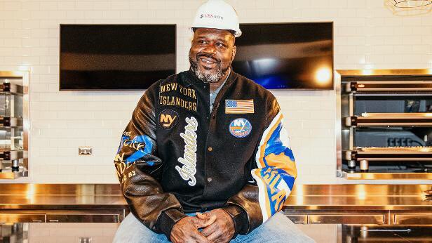 tim_lenoir's tweet photo. Biggest jacket I’ve ever painted! @SHAQ https://t.co/10hatQq7KW