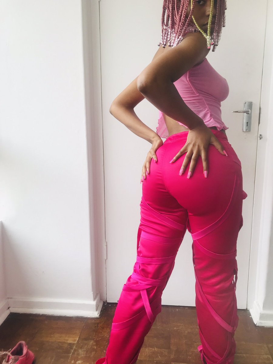 phutistyles's tweet photo. My life consists of me making things last minute and sometimes it works out sometimes it doesn’t 🤷🏾‍♀️ #imadeit #fashiondesigner https://t.co/AXQ9g8KKDm