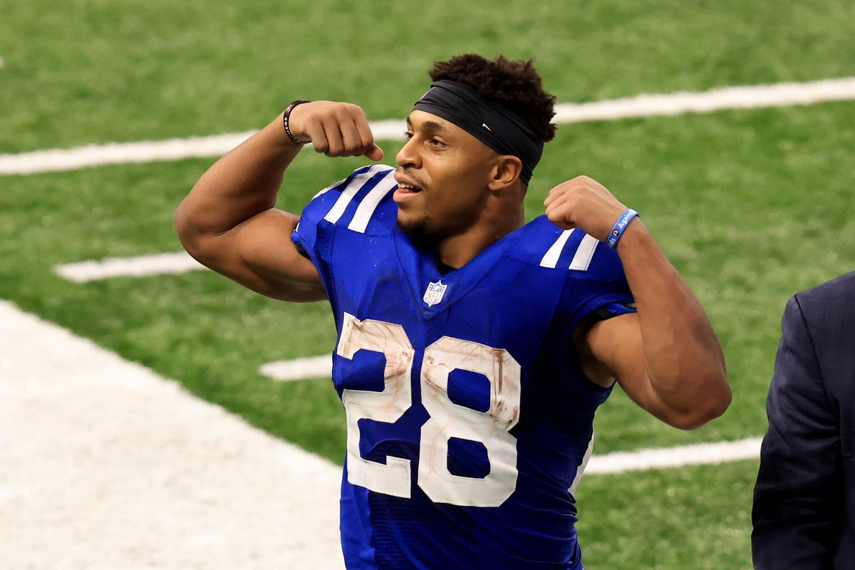 Last eight games for #Colts RB Jonathan Taylor:

- 114 yards, 1 TD
- 169 yards, 2 TDs
- 158 yards, 2 TDs
- 110 yards, 1 TD
- 122 yards, 1 TD
- 200 yards, 2 TDs
- 126 yards, 2 TDs
- 204 yards, 5 TDs