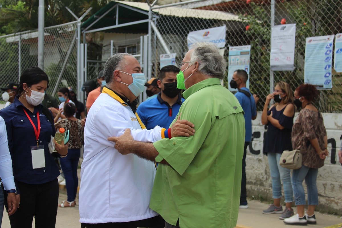 CGRVenezuela's tweet photo. #EnImágenes | Así transcurrió el proceso al sufragio en esta #MegaElecciones2021 por parte del ciudadano Contralor General, Dr. Elvis Amoroso. https://t.co/YVjnTzvwKJ