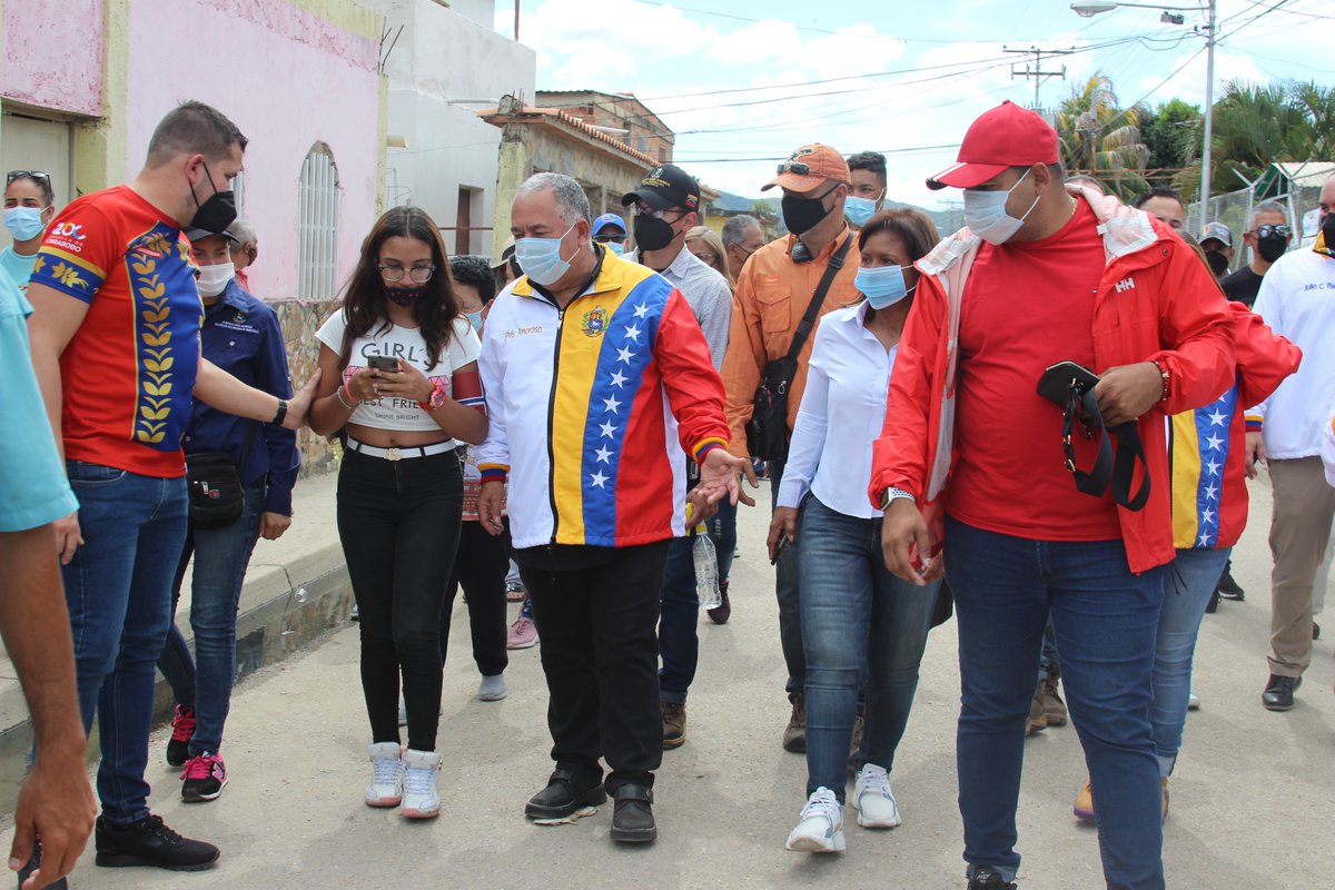 CGRVenezuela's tweet photo. #EnImágenes | Así transcurrió el proceso al sufragio en esta #MegaElecciones2021 por parte del ciudadano Contralor General, Dr. Elvis Amoroso. https://t.co/YVjnTzvwKJ