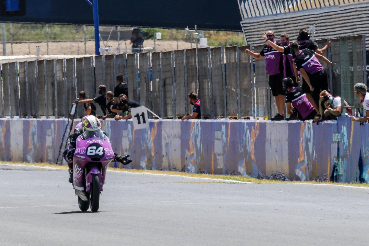 famotos's tweet photo. 📰 David Muñoz termina la temporada como tercer clasificado del Mundial Júnior de Moto3 2021🥉
No te olvidamos, toda la temporada va en tu honor #SuperHugo🕊️
👉 https://t.co/ViGdbCSrr2
#FIMCEVRepsol #Valencia #Moto3 #HETC #STK600 https://t.co/uPhHzu73v8