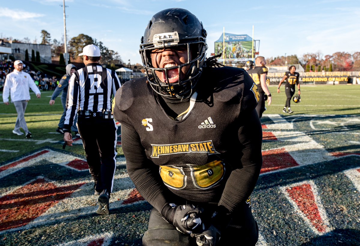 kennesawstfb's tweet photo. The Big South Champion Owls host Davidson on Thanksgiving Weekend in the first round of the 2021 FCS Playoffs!

📰 https://t.co/uj9LdWgNfh

#GoldStandard | #EAT https://t.co/S5HfcJN1iE
