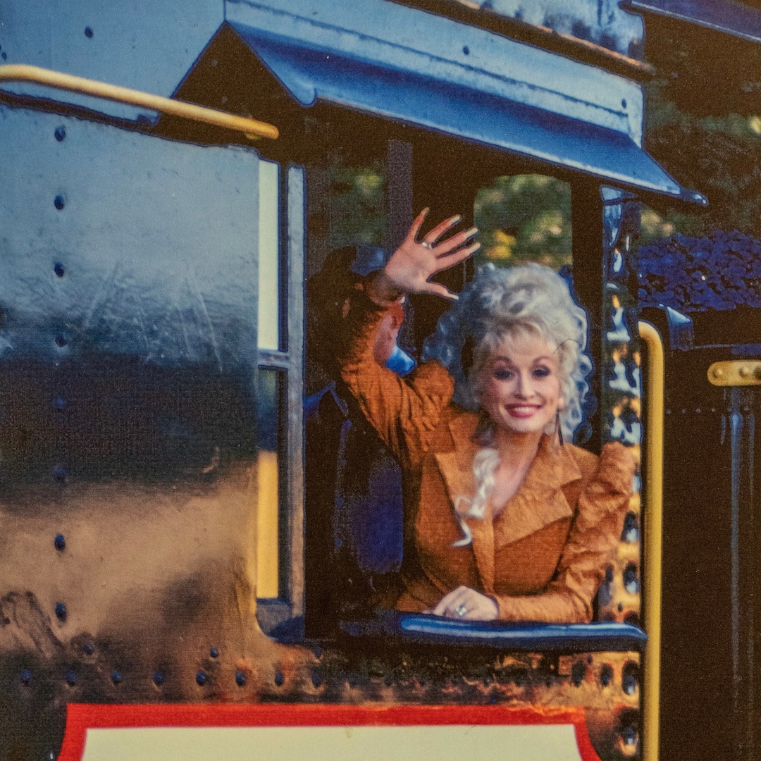 Dolly Parton (@dollyparton) on Twitter photo Me, on my way to The Grist Mill at <a href="/Dollywood/">Dollywood Parks & Resorts</a> for some Cinnamon Bread! Me, on my way to The Grist Mill at <a href="/Dollywood/">Dollywood Parks & Resorts</a> for some Cinnamon Bread!