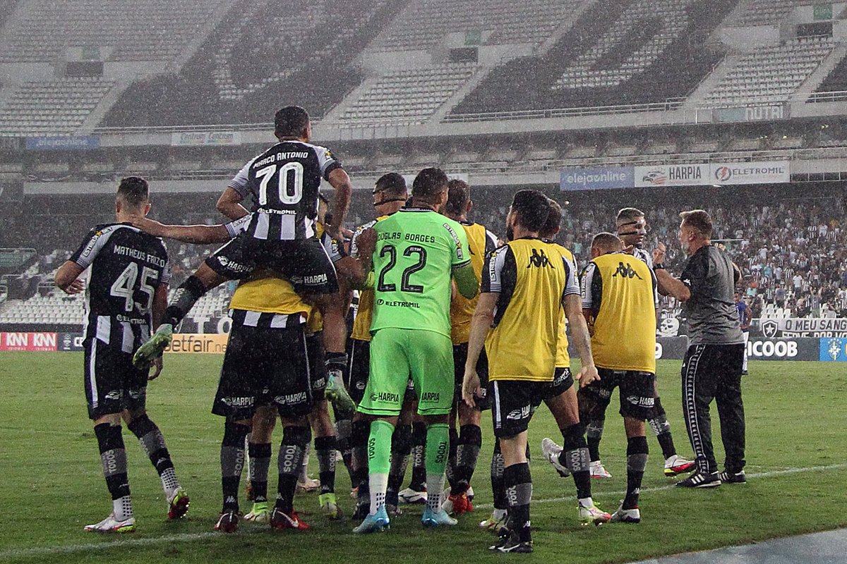 CentralBotafogo's tweet photo. O BOTAFOGO É CAMPEÃO DA SÉRIE B DO CAMPEONATO BRASILEIRO.

VOLTAMOS. 🔥🏆 https://t.co/5LnKXVkcbd