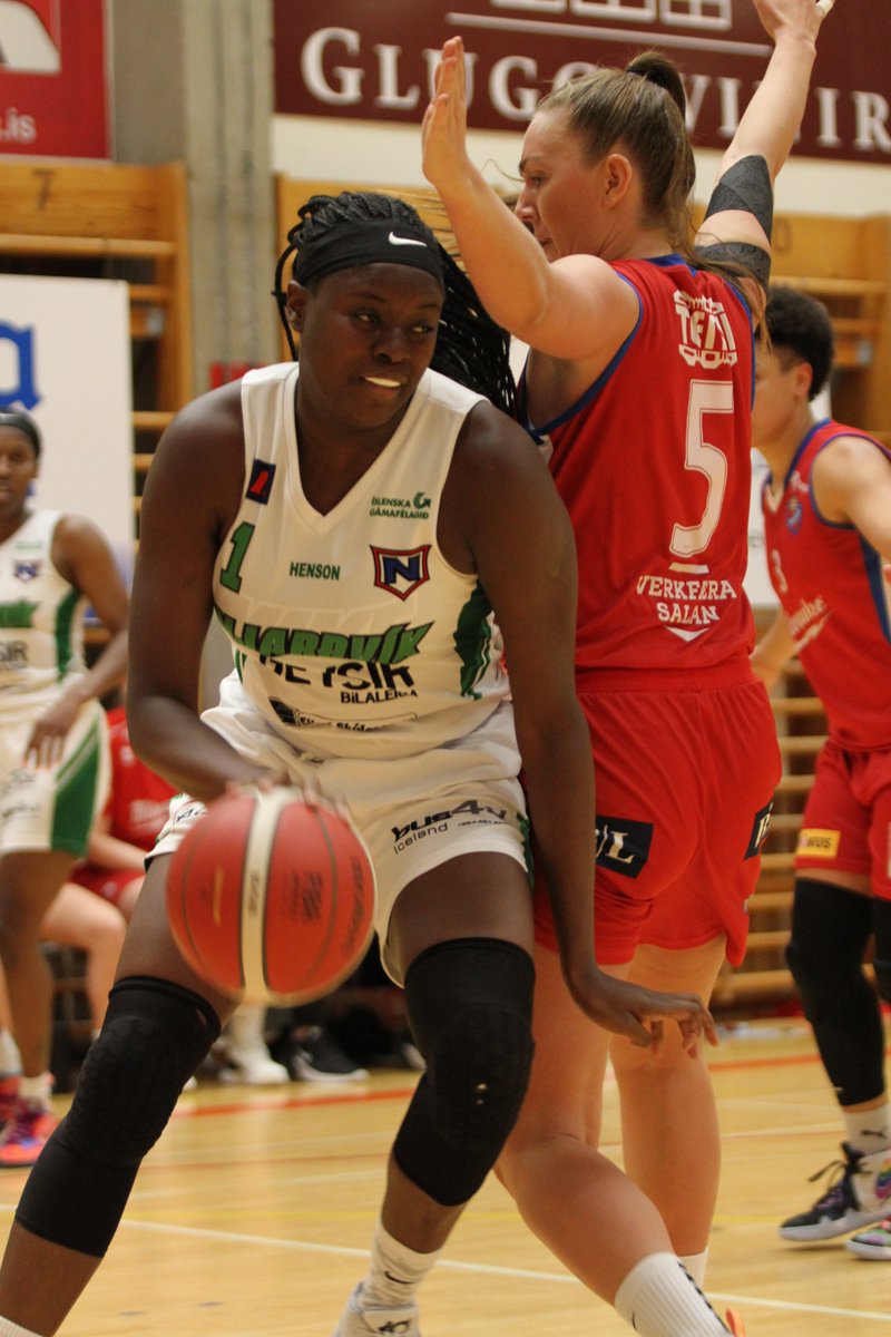 UMFNOfficial's tweet photo. Njarðvík 56-63 Haukar. Súrt í broti í miklum slag. Lavina með 22 stig og 6 fráköst. Næsti leikur er gegn Fjölni á útivelli á miðvikudag #ÁframNjarðvík #UMFN https://t.co/9bdCSjpW0L