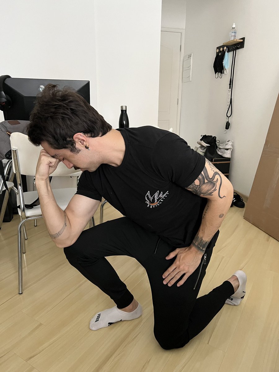 lucasinutilismo's tweet image. momento de muita reflexão