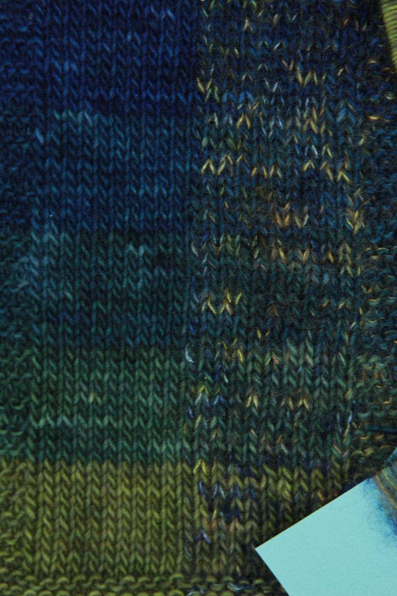 ChromaPsyche's tweet photo. Yellow-Orange🌞  ↔️ Blue-Violet👖

"A starry night, an ageless sky"
.
.
.
.

#ChromaAndPsyche #HandDyedYarn #IndieDyer #HandDyedFiber #FiberArtists #Yarn #Poetry #BIPOCMakers #BlackPeopleKnit #EnbyArtist #BlackCreatives #Swatches #ColorStudy https://t.co/lhZqzsZrkC