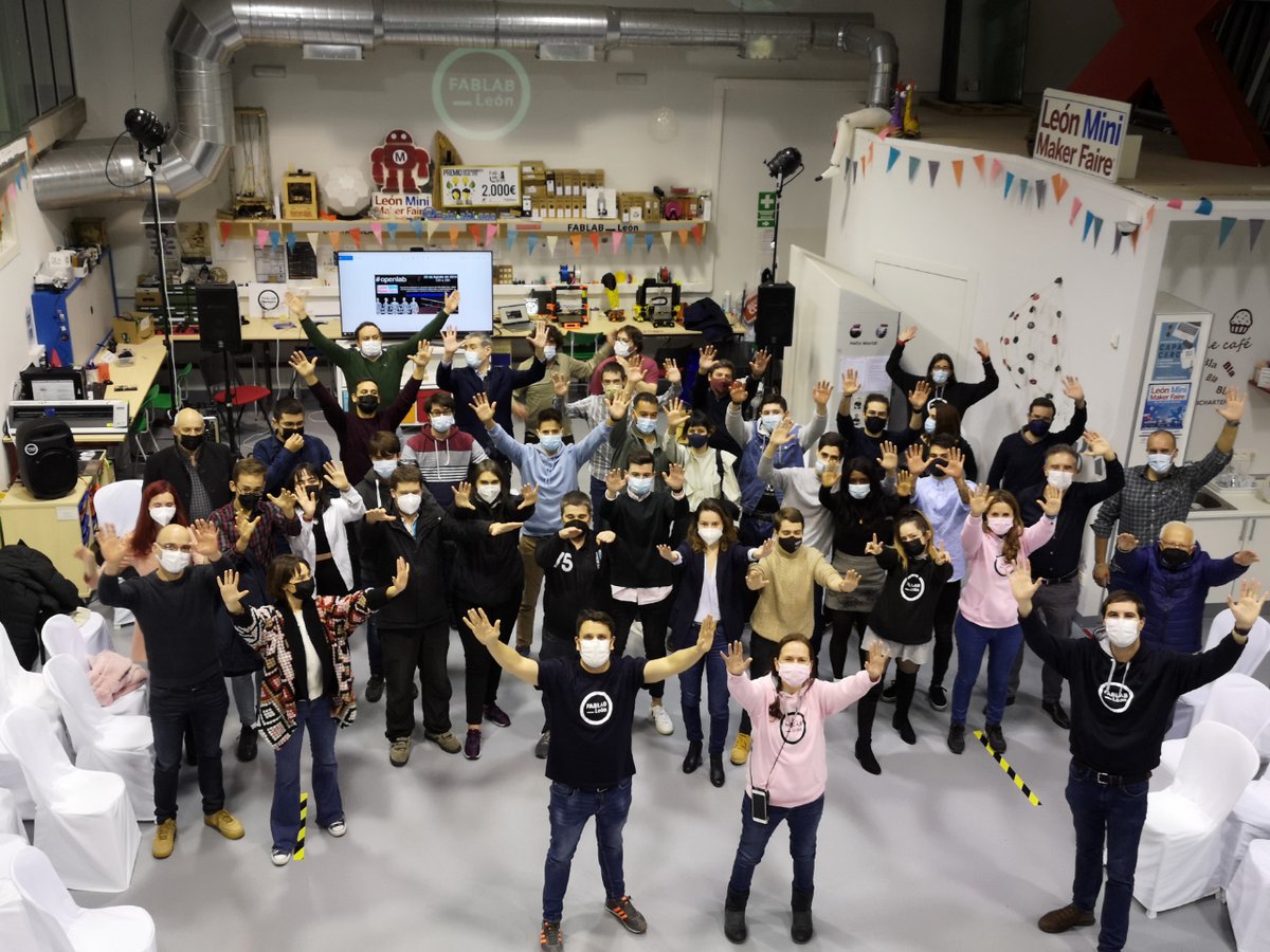 Ayer también celebramos nuestro 10 Aniversario con una parte muy importante del <a href="/FabLabLeon/">FabLab Leon</a>, la COMUNIDAD. Sin ella no hubiéramos podido llegar a donde hemos llegado.  
Muchas gracias a todos por asistir. 
#10fablableon #leonesp #fablabnetwork <a href="/FabFndn/">Fab Foundation</a> <a href="/fabacademany/">Fab Academy</a>