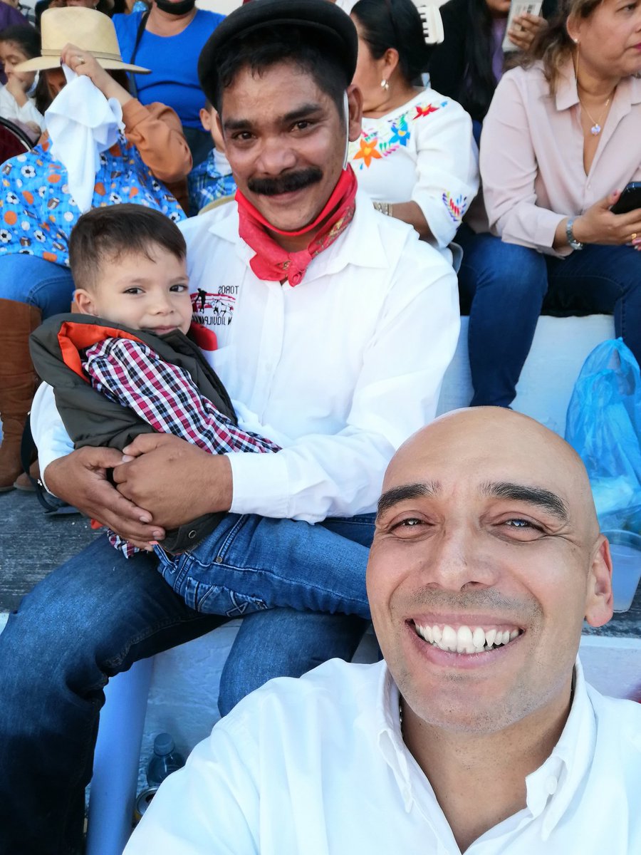 ruben_orbe's tweet photo. Una buena tarde, en la plaza de toros #AlbertoBalderas en compañia de familia y amigos, disfrutando de nuestro amigo @AGElChihuahua https://t.co/10b2sDq0IL