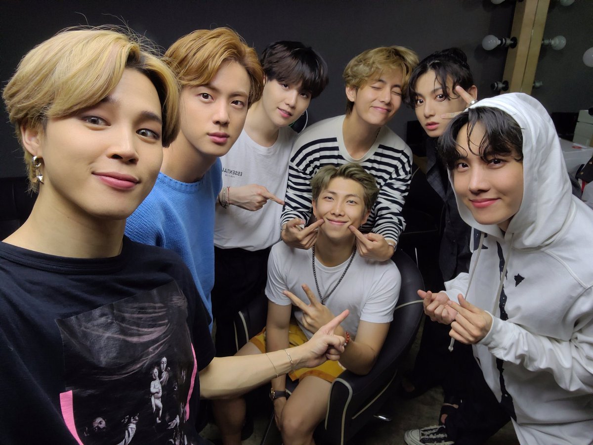 TeteStrawberry2's tweet photo. We are on a BTS LOCKDOWN!! 
We don't engage with anti's, we don't argue, and we stay out of anything negative.
We focus on BTS, and BTS only. On the award season, on their concerts, on them having fun and having the time of their lives💜💜💜 
SPREAD POSITIVITY !! https://t.co/SrSrTxBNSp