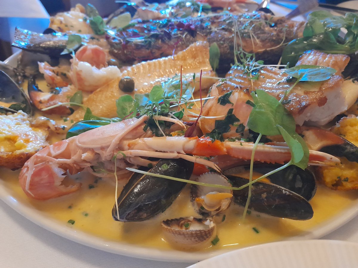RayeJoyce's tweet photo. Finally got to @MichaelsCoDub it was just delicious, amazing, plate licking food. Dragged @joyceykitkit along to a rugby match after lunch. A day out in Dublin 👫🍤🦑🦐🦞🦪🍷🏉 https://t.co/ePXMtvscv3