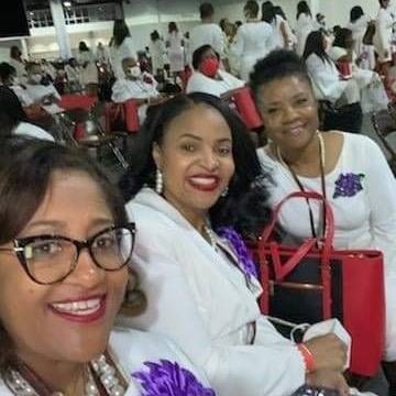 MemphisDST's tweet photo. #MemphisDST dazzled in all white during Delta Sigma Theta Sorority, Inc's formal opening of the 55th National Convention in Atlanta, GA.#DST1913   #AdvancingDST #MovingMACForward https://t.co/UkHDb3Suul