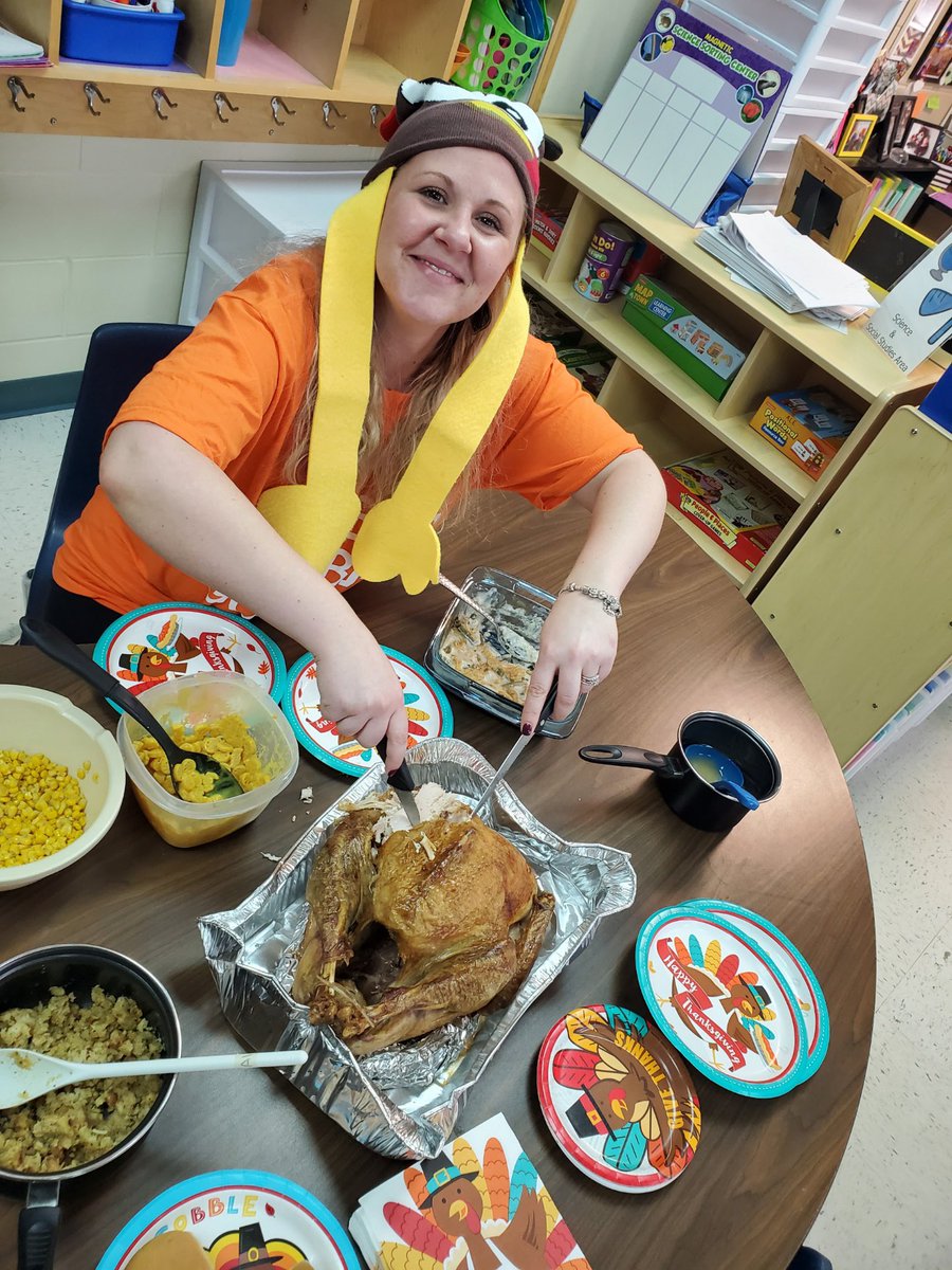 jenna_brown's tweet image. Last of the photos from our busy thanksgiving week. We had so much fun preparing our feast together 🦃😍 #lifeinALE #langleylobos @NISDSpecialEd @Miss_Guerra12 @NISDLangleyES