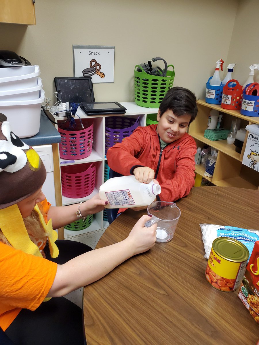 jenna_brown's tweet image. Last of the photos from our busy thanksgiving week. We had so much fun preparing our feast together 🦃😍 #lifeinALE #langleylobos @NISDSpecialEd @Miss_Guerra12 @NISDLangleyES