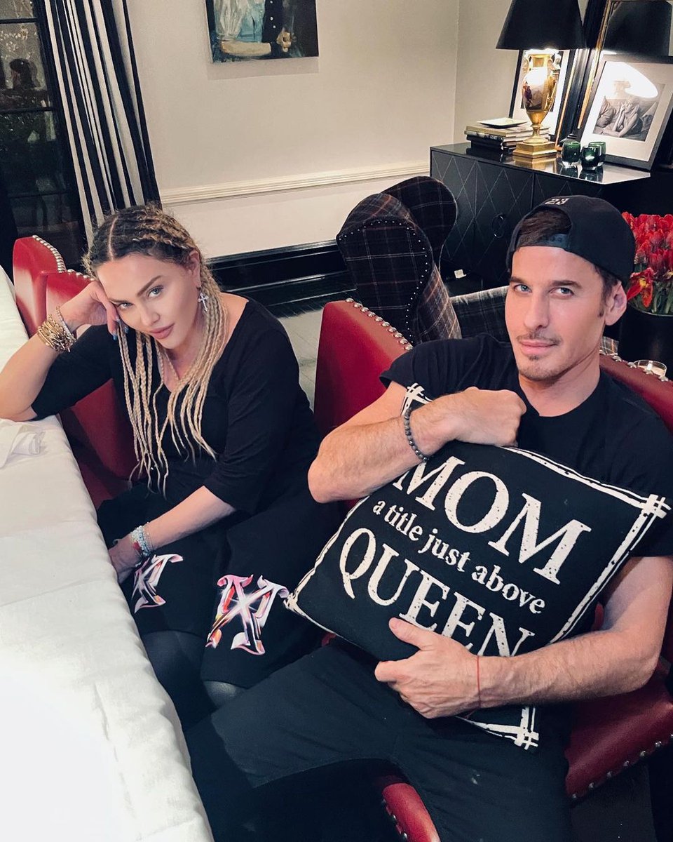 MLMutiroes's tweet photo. Novas atualizações da Madonna em seu Instagram #Madonna https://t.co/cx8FVKH9Cb
