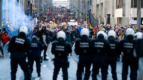 Más de 40 detenidos en las protestas en Bruselas contra las medidas anticovid