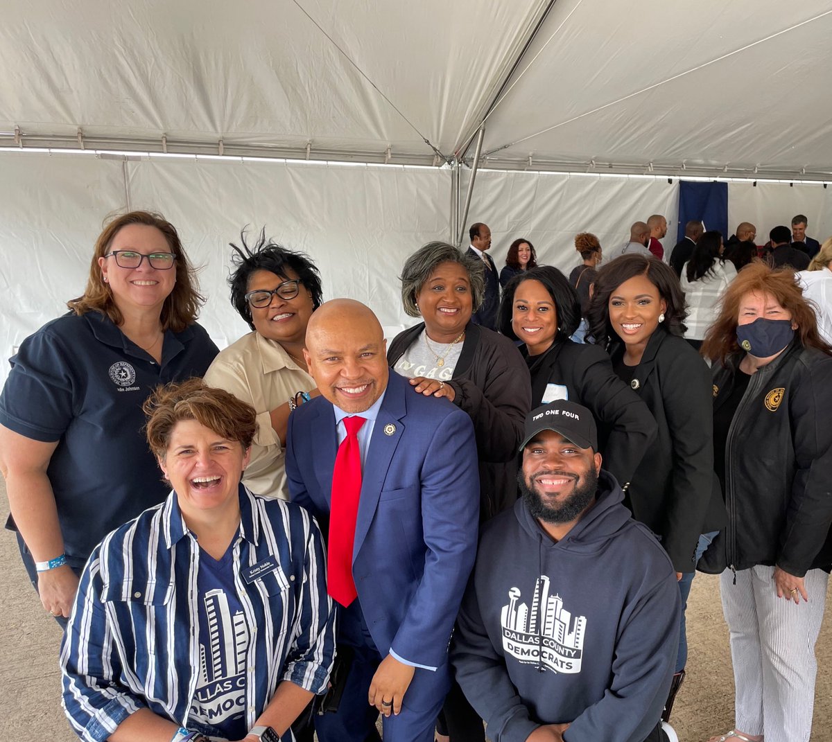 dallasdemocrats's tweet photo. โผ๏ธ Dallas County Democrats showed up for @BetoORourke! We joined elected officials and two thousand voters who are committed to turning out every Democratic vote! Lives and democracy are on the line. https://t.co/IF0m2r9xer