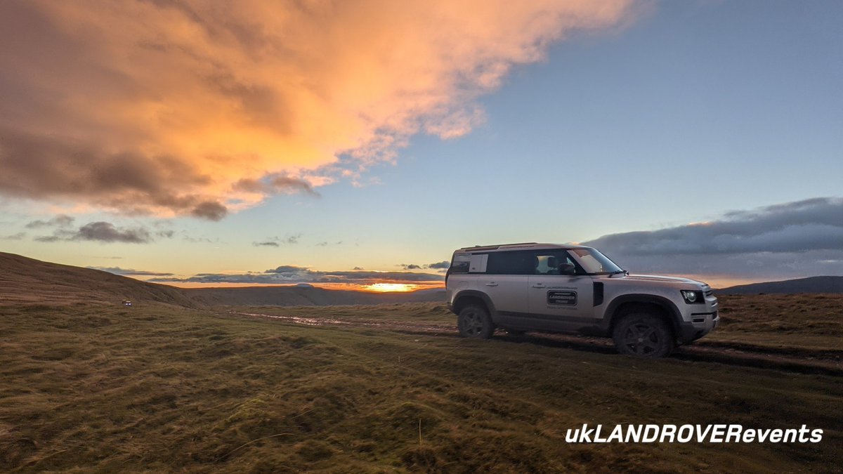 ukLRevents's tweet photo. Fantastic weather today working in the #YorkshireDales guiding our latest group of #LandRoverOwners on a full day #GreenLaneTour.

#landrover #offroad #4x4tour #dayout #drivingday #drivingdays #4x4 #landroveronly #LandRoverSpecialist #4x4instructor #Yorkshire #ukLANDROVERevents https://t.co/vC8ugGjkjh