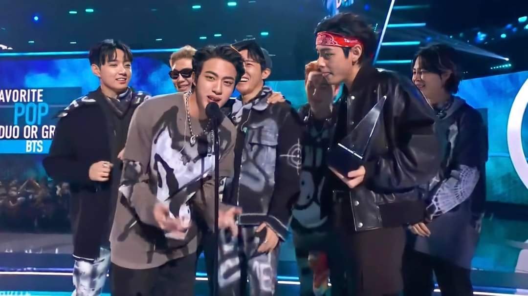 Isabelcirilo2's tweet photo. #AMAsBTS Vamos #BTSxAMAs 
Estoy orgullosa de #ARMYxBTS https://t.co/ej8xVTEGTT