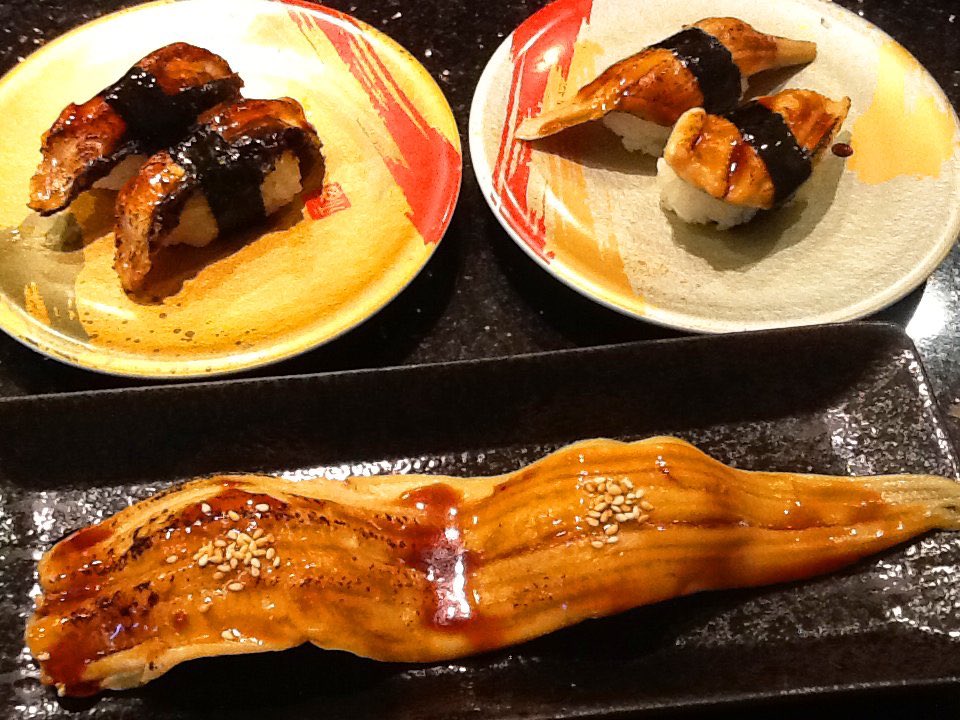 The Nigiri-Sushi of the eels‼️🍣鮨 Upper: L: Eel Nigiri-Sushi. R: Conger-eel Nigiri-Sushi. Bottom: