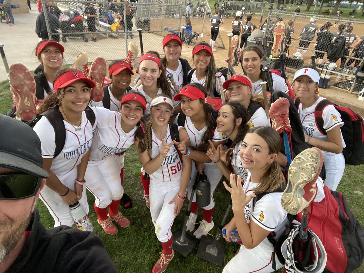 CoachCraigFC's tweet photo. Strong weekend in SoCal for Firecrackers Leles Gold/Neal with only 1 loss all weekend against some very stiff competition. That’s a wrap for our Fall. Thanks for following 🧨 https://t.co/qVoBB6mop4