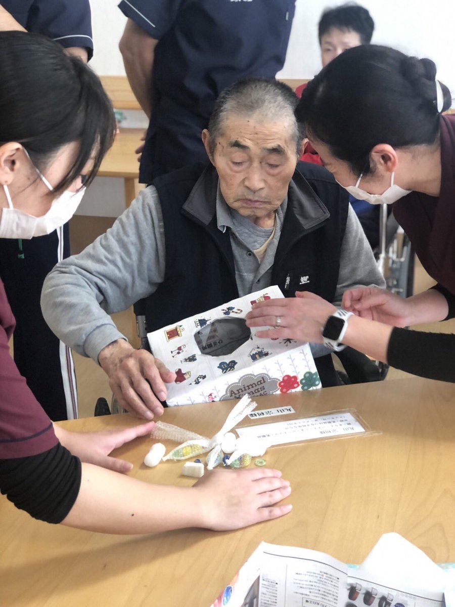 mirainosato's tweet photo. 今日はいい夫婦の日だミラねぇ

みらいにもお嫁さんが欲しい今日この頃だけどどっかにLABOTお見合いしてくれるトコないかミラ？（願望）

というわけで箱の中身はなんだろなゲーム開催中〜

#みらいの里
#いい夫婦の日 https://t.co/QVS6tEEQIx