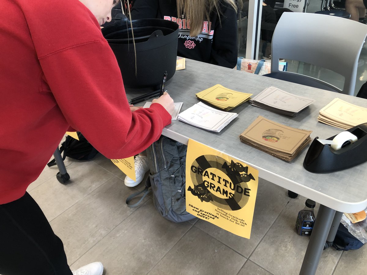 WCHSHopesquad's tweet photo. Last week, Hope Squad celebrated our monthly theme of gratitude by selling gratitude grams during lunch! https://t.co/uVUZHh9XZD