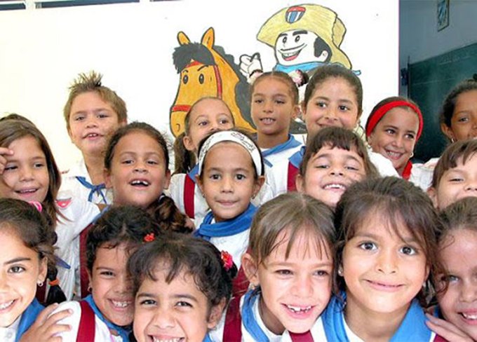radiocmhw's tweet photo. Esas caras felices hablan más q mil palabras acerca de la realidad de los niños en #CubaViveyAbraza. https://t.co/DMbapYac6x
