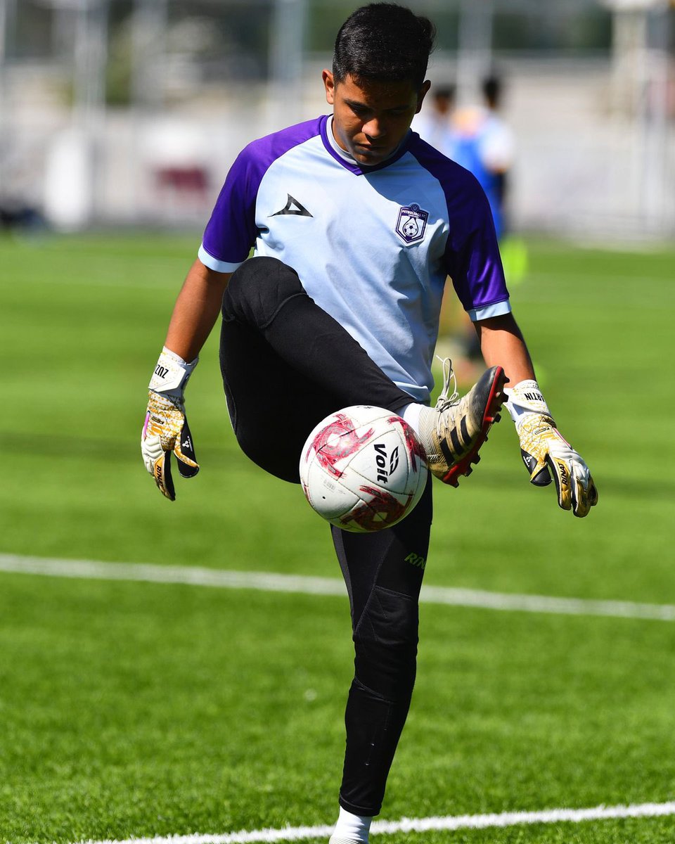 Quién dijo que los porteros no dominan el balón 🤩🔥⚽️
👉🏻 César nos lo demuestra 🦾