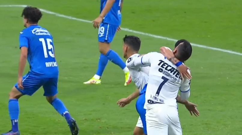 SancadillaNorte's tweet photo. El penalote de Escobar a Funes Mori que no se marcó. https://t.co/Z4HABgMumQ