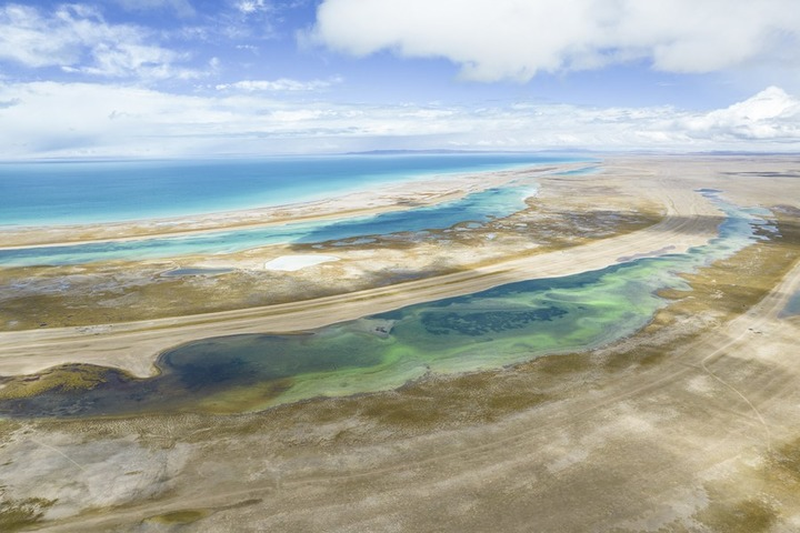 XinhuaTravel's tweet photo. Bird's-eye view of Changtang Plateau, well known for the number and high altitude of lakes #InTibet https://t.co/SlxmgDXK6s https://t.co/Z4osEAWxIU
