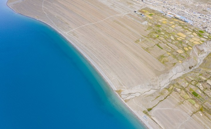 XinhuaTravel's tweet photo. Bird's-eye view of Changtang Plateau, well known for the number and high altitude of lakes #InTibet https://t.co/SlxmgDXK6s https://t.co/Z4osEAWxIU
