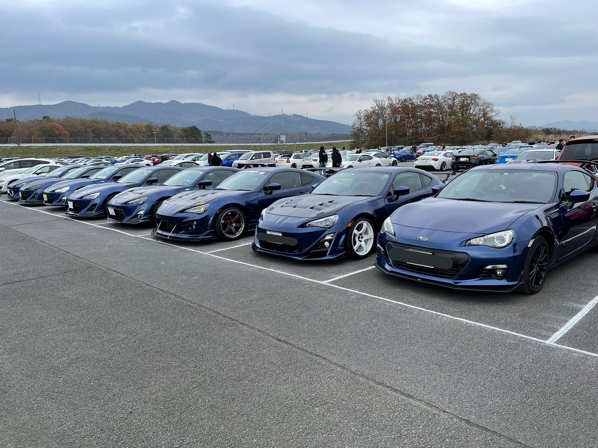 yoshi_zn6_'s tweet photo. #86stylewithbrz  お疲れ様でした！
いろんな方とお話や挨拶ができて良い一日になりました！
青86BRZもツイートした時は反応があまりなくて集まらないかなと思ったのですが、結果的にこんなにも並べていただけて本当に嬉しかったです😊
次回も並べられたらと思います。
ありがとうございました！！🙇‍♂️ https://t.co/Vp6llQeYnm