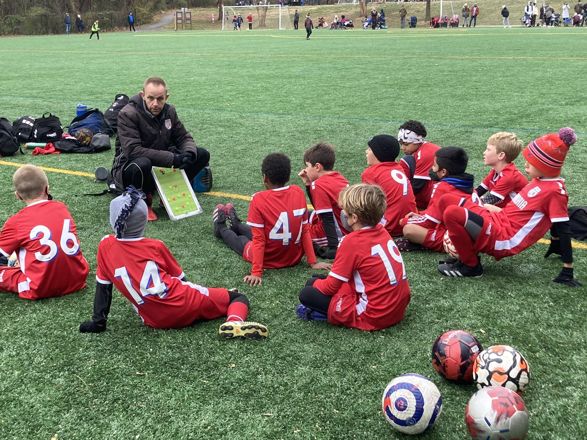 Size5Ball's tweet photo. #Champions :: Shout-out to the @AlexandriaSoc #Alex2012BoysRed for winning the #NationsCapitalCup tournament. Well done boys &amp; Coach @BenHawkins8 #ASA w/ @HSmithChaperon https://t.co/aFzGhrrfCb