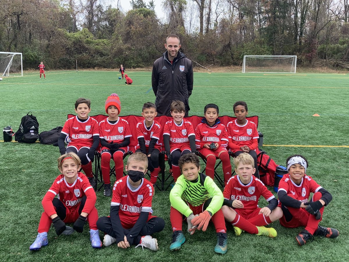 Size5Ball's tweet photo. #Champions :: Shout-out to the @AlexandriaSoc #Alex2012BoysRed for winning the #NationsCapitalCup tournament. Well done boys &amp; Coach @BenHawkins8 #ASA w/ @HSmithChaperon https://t.co/aFzGhrrfCb