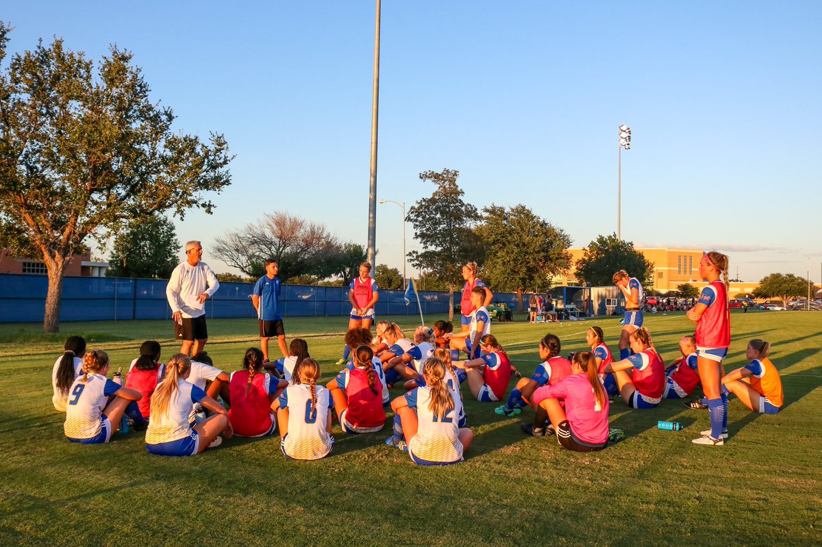 manny_campos's tweet photo. So proud of @BellesSoccer. A season hard fought and a spirit unmatched to say the least. Was an honor and a privilege to root you on and just be one supporter of many. But a forever fan I will be. You will undoubtedly hang your names in many halls of fame! #RamEm https://t.co/n99dwJGsIR